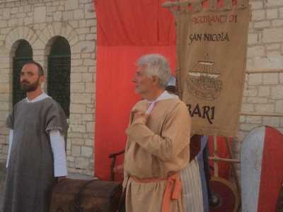 Due attori della compagnia "I Figuranti di San Nicola"